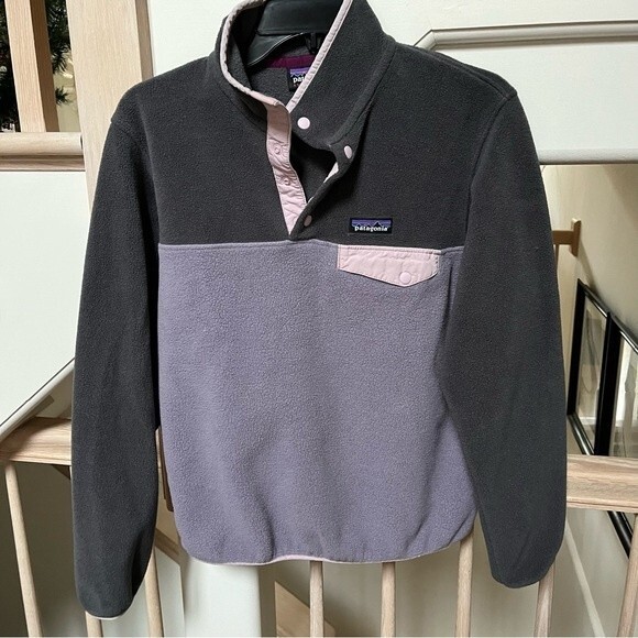 Patagonia's Lightweight Synchilla Snap-T Pullover in Smoky Violet S NWOT - Picture 5 of 12